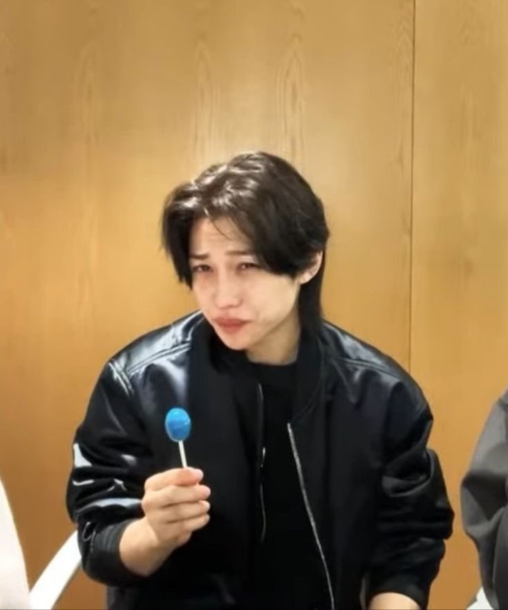 dailylixiee's tweet image. felix and everything blue against the whole world