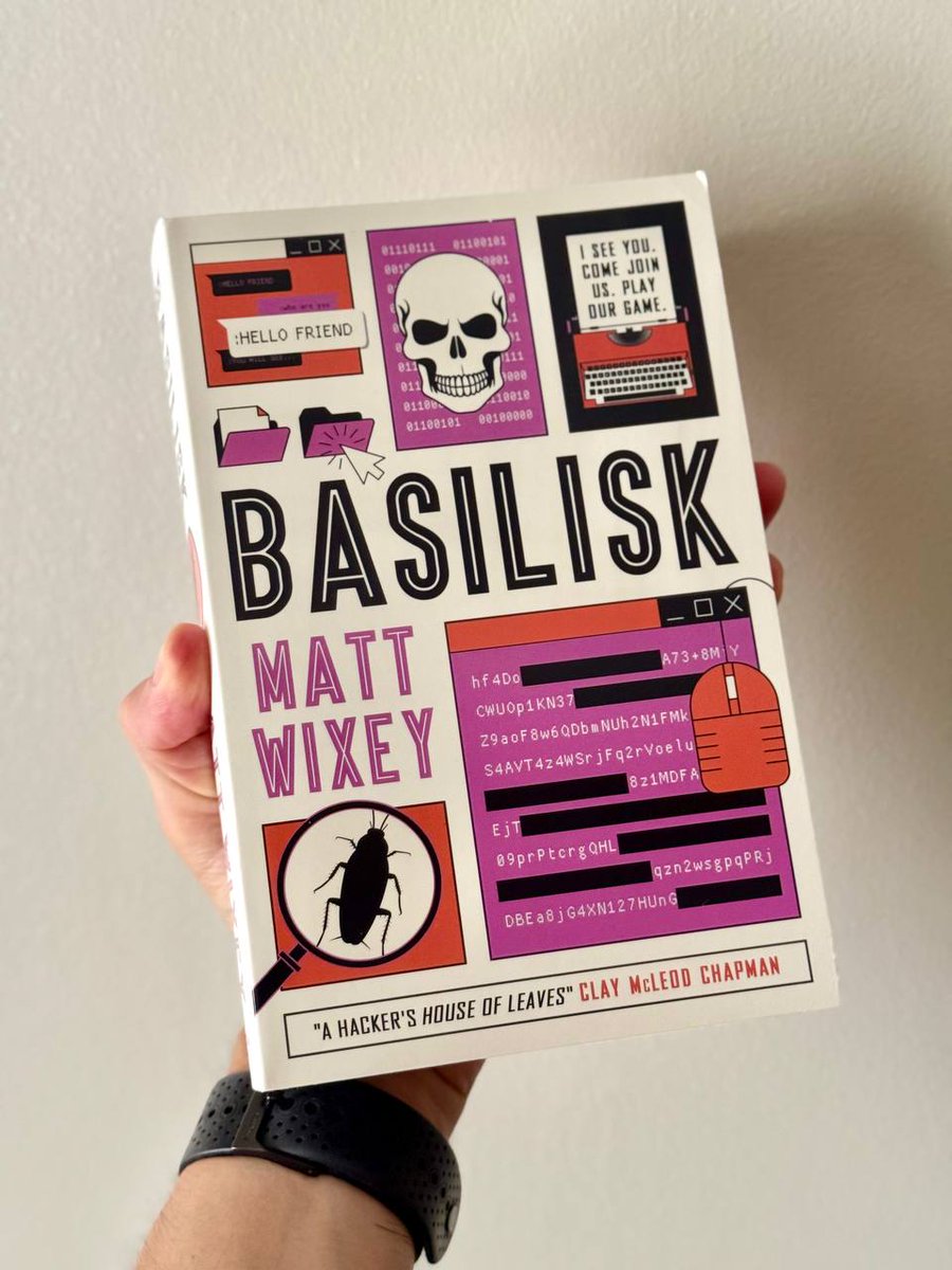 Mangrii's tweet image. Sorpresa de domingo: que te lleguen libros que compraste en preventa y creías que salían más tarde.
"A hacker´s House of Leaves"
