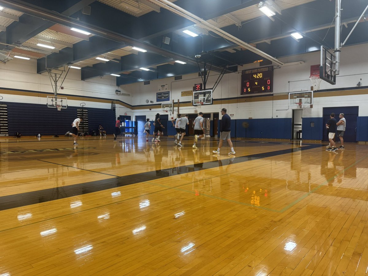 bcanybuffalo's tweet image. The quest for gold begins!
#buffalomade
@BCANY1
@SouthBuckets
@CheekBoysBBall