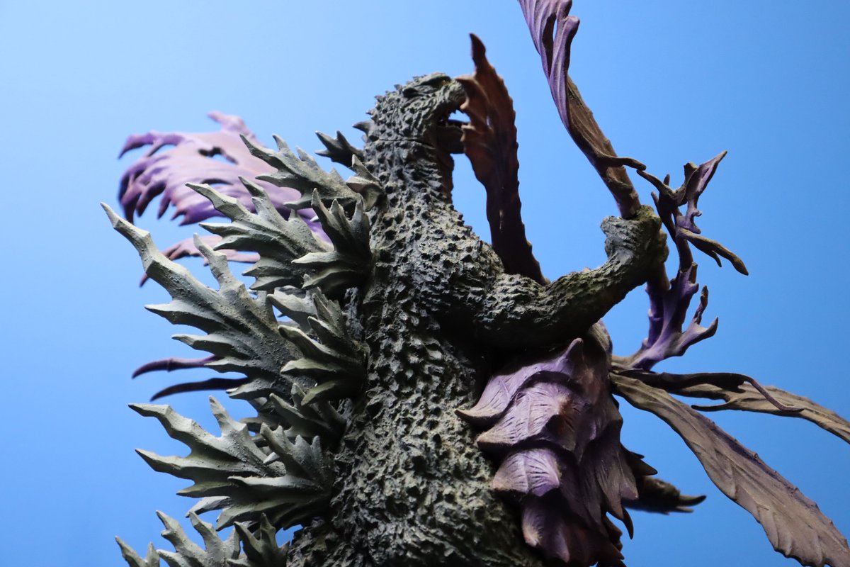 酒井ゆうじ造形工房さん
「ゴジラ×メガギラス ポスターバージョン」
自分が伺った時はあさっての方向を向いちゃってたのでこの角度でしか撮れませんでした💦
それでもこの躍動感は素晴らしかった！平面のイラストを立体造形に落とし込むのって大変そうですね…凄い✨