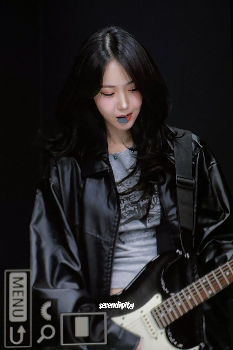GFcollector_'s tweet image. 찾았다 눈씻고 찾아봐도 이세상 어디에도 존재하지 않던 존예보스 리디 GL 광공st 환상종을...정말로 신비 부치가 실존함. 스스로를 톰보이, 로미오, 왕자님으로 칭하고 여미새 끝판왕이라 어딜가든 소녀팬들 함성 체크 먼저 하신다고(실화)