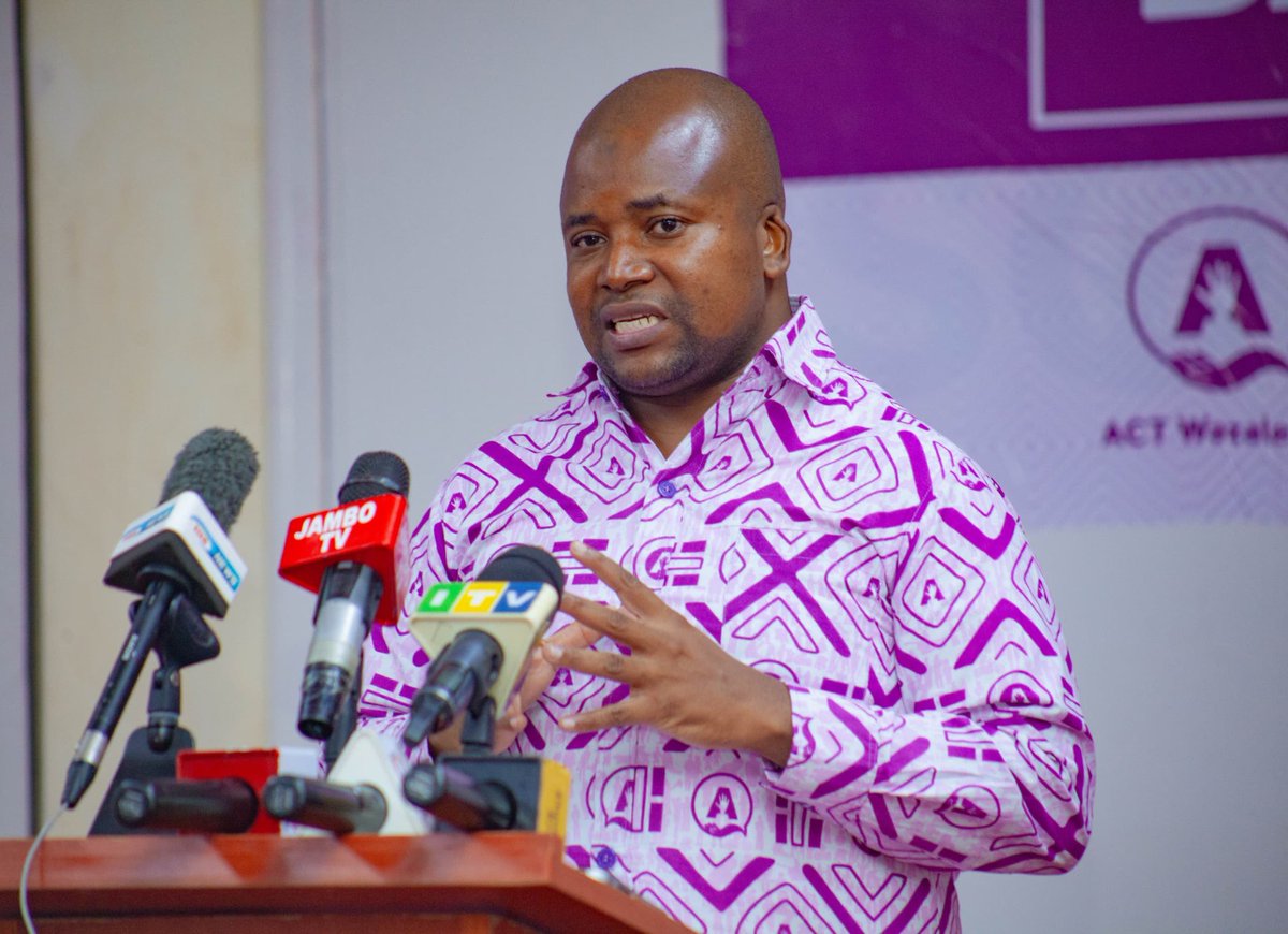 JiniKinyonga's tweet image. "CCM wanasema uchumi unakua kwa asilimia 5 na hivyo umasikini unapungua, ila takwimu zinawaumbua. Katika miaka 5 hii, tumeshuhudia idadi ya watu masikini ikiongezeka kutoka watu milioni 12 hadi milioni 26."
Makamu Mwenyekiti Bara
@mchinjitair
Oktoba #LindaKura
#MuhuniHasusiwi
