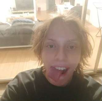ToniNews2's tweet photo. Ce fils de pute vient de plonger ses deux bras dans mon énorme cul en pleine rue à Puteville en hurlant "c'est à tour de te faire peg satanasssss" eh c'est bon va sucer ton pote non https://t.co/DLQiXmNECM