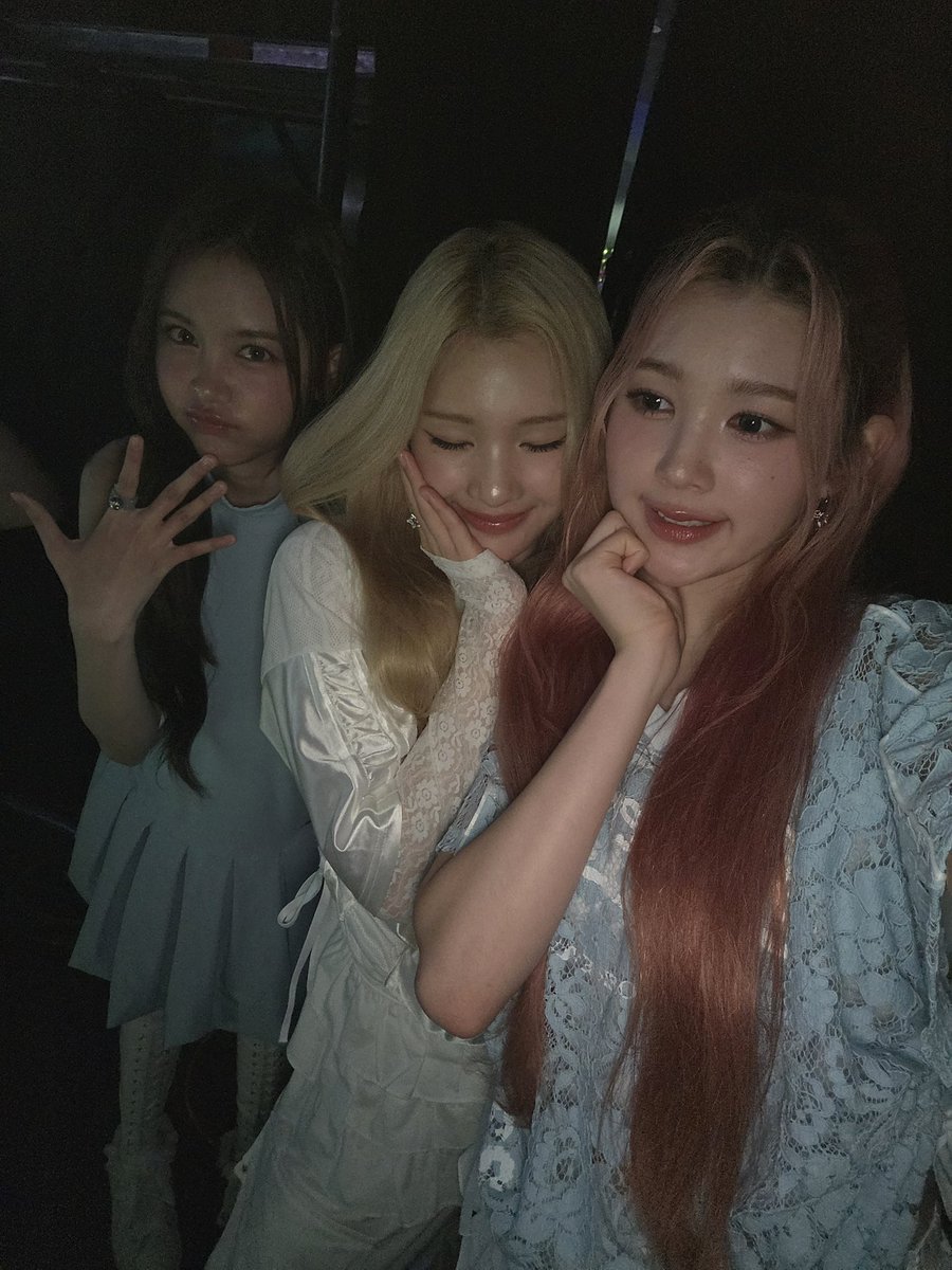 H2HLTLV's tweet image. 헐 유나 포스트에 주은이 🩷🩷🩷🩷
