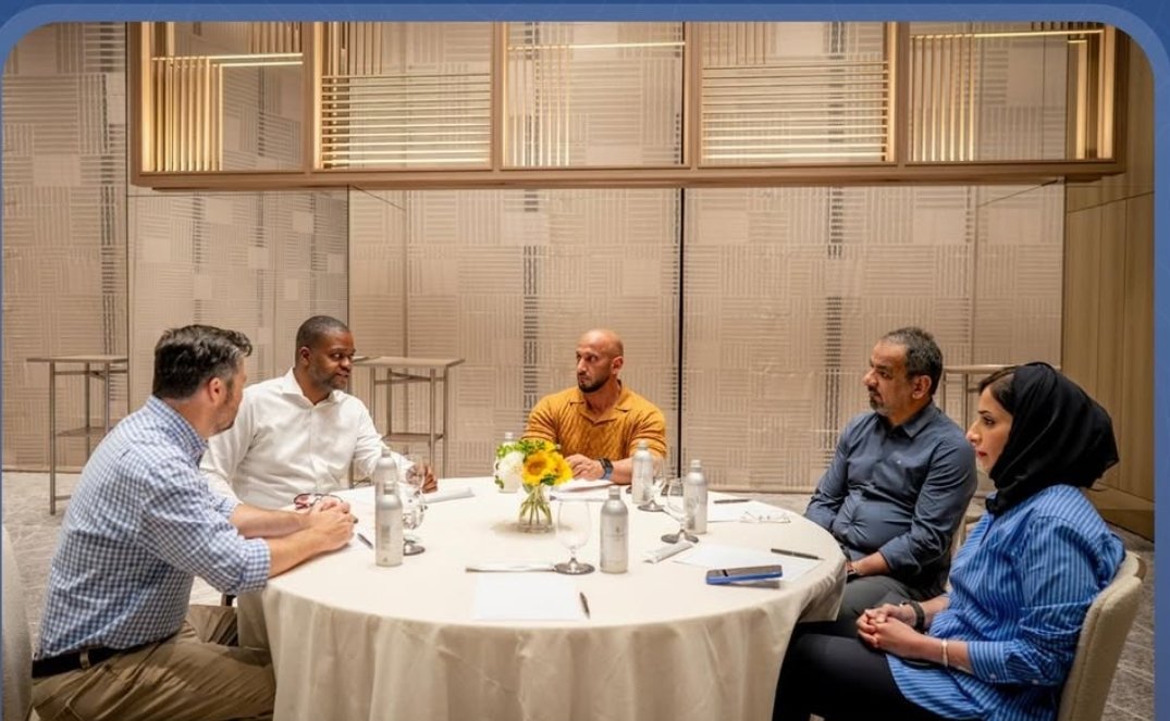 AHLELMEDIA's tweet image. #ميديا_عربي
لتعزيز الشراكات..رئيس المكتب الوطني للإعلام الإماراتي يعقد لقاءات ثنائية في اليابان
**للتفاصيل
facebook.com/share/1EdFFGb9…
#أهل_الميديا #الإمارات #قمة_بريدج
@AMB_Alhamed