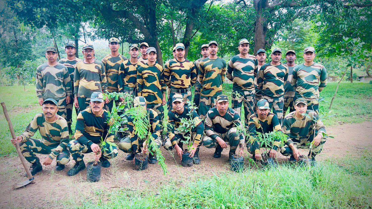 BSFODISHA's tweet image. 🇮🇳 हरित भारत की ओर एक कदम! 🌱💚
116 बटालियन BSF की जी कंपनी, सीओबी गोछापड़ा में पौधारोपण अभियान चलाया गया और विविध प्रजाति के अधिकाधिक पौधे लगाए गए। #BSF
#हरितभारत
#पौधारोपण
#BSFOdisha 🛞