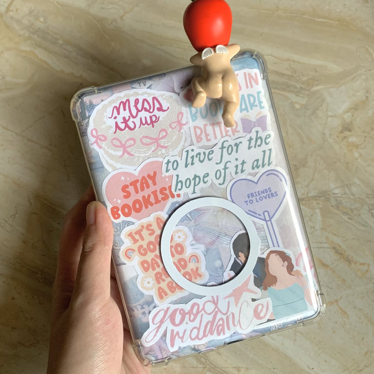 luvsnewts's tweet image. look at my kindle😁