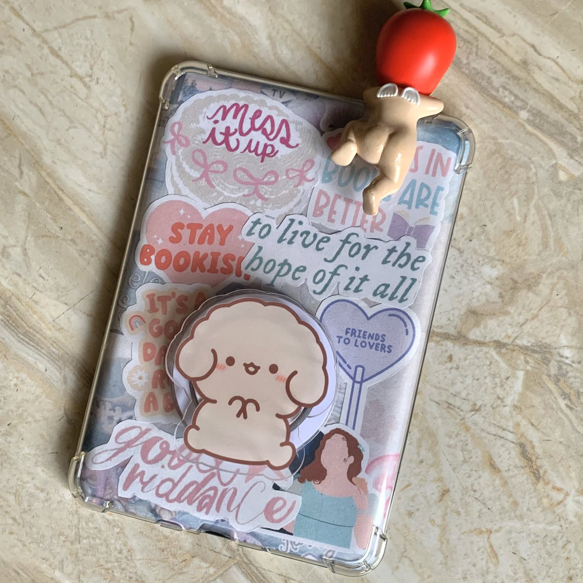 luvsnewts's tweet image. look at my kindle😁