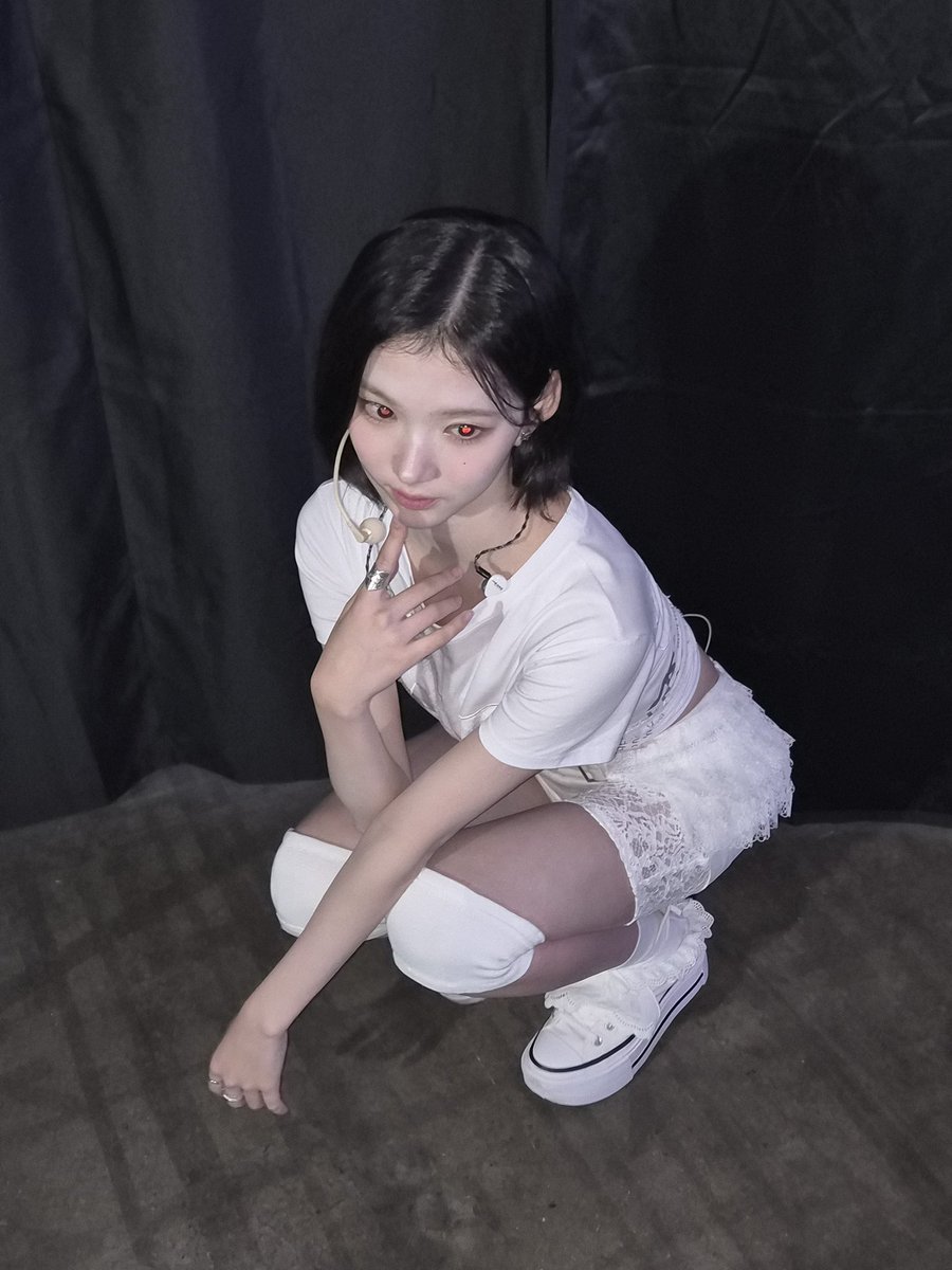 JIWOOGLOBAL_'s tweet image. [📸] 250727 Jiwoo Weverse Update 

&quot;하츄들~ 첫 썸머 가요대전을 마치고 왔어요! 
멋진 아티스트 분들과 여름밤을 즐겁게 채울 수 있어 너무 영광이고 뜻깊은 시간이었습니다!! 무더운 여름 저희의 무대로 조금이나마 시원해지셨길 바랄게요 
오늘 오랜만에 무대 하는 거였는데 역시 저는 무대 위가…