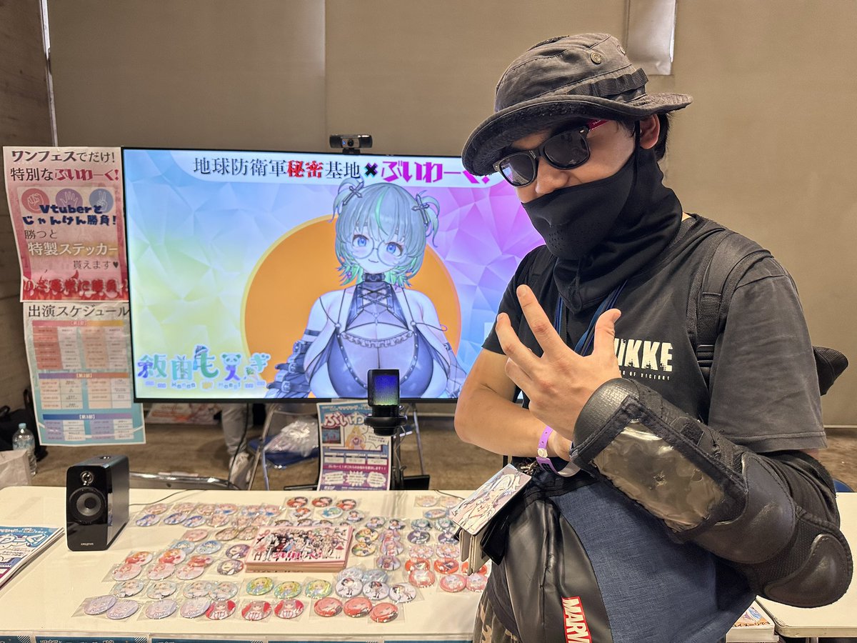 codereidn's tweet image. #ワンフェス
 #WF2025S
 #ワンフェス2025夏
最後に､ #飯田もえぎ さん［@moegi_zmg ］とじゃんけん。
一回目あいこ､2回目は勝ち。
そして言訳まみれさん［＠excusemamire ］と遭遇､まぁ撮影だけはさせてもらいました。
いい思い出になったな。
さらばだっ！
 #ぶいわーく