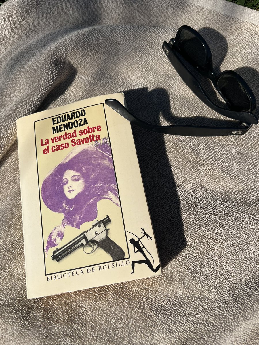 JGALLEGOonfire's tweet image. 50 años de esta novela. Barcelona 1918. Obreros, patronos, policías, matones, terroristas, ricos industriales, anarquistas, antros lúgrubes, cabarets, mansiones burguesas…Tremendo debut  de Eduardo Mendoza 🙌🙌🙌