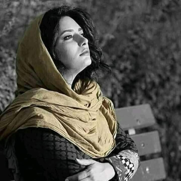 EngAftabAhmed's tweet image. ھم جہاں پر کوئی نہیں ھوتا..!!
تیری موجودگی مناتے ہیں___!!
#اردو_زبان🥀