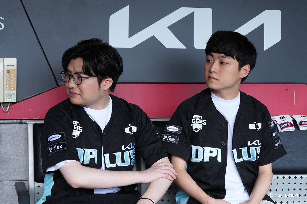 berylfan2_2's tweet image. 나도 집밖에 잘안나가고 암막커튼치고 살아서 비타민D 수치 8나와서 병원에서 전화오고 이랬는데 (정상인 30인가랬움) 근데 그런 나보다 하얬던 베르릉 ..