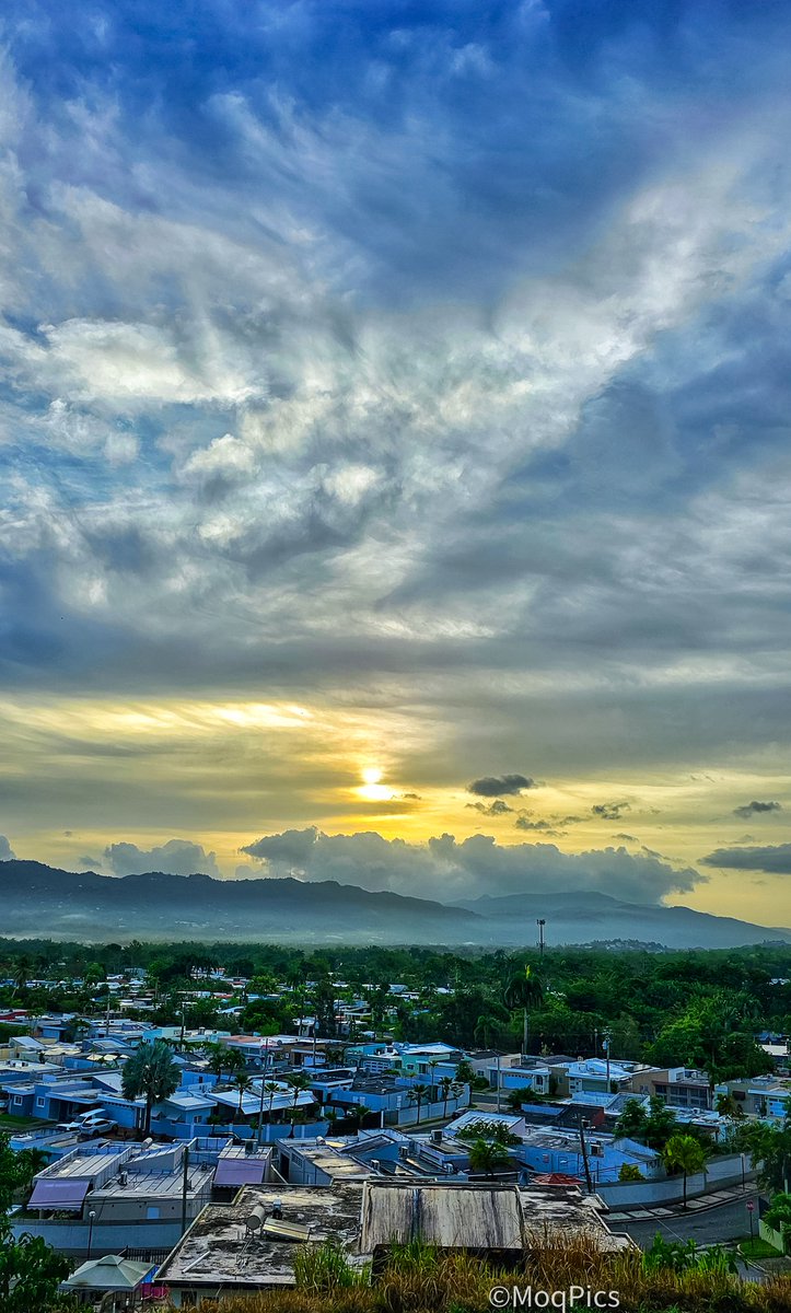 moqjazz's tweet image. Buen día Puerto Rico..!! Les comparto una de mis tomas del interesante amanecer dominical. #Weather #sundayvibes @adamonzon @383_787 @DeborahTiempo @AWA_013 @KevinDelbrey @BoricuaVasca @SusanSoltero @bredle @CycloforumsPR @Fernando_AF14 @SLopezTiempo @GuaybanaJota @EliRobainaTV
