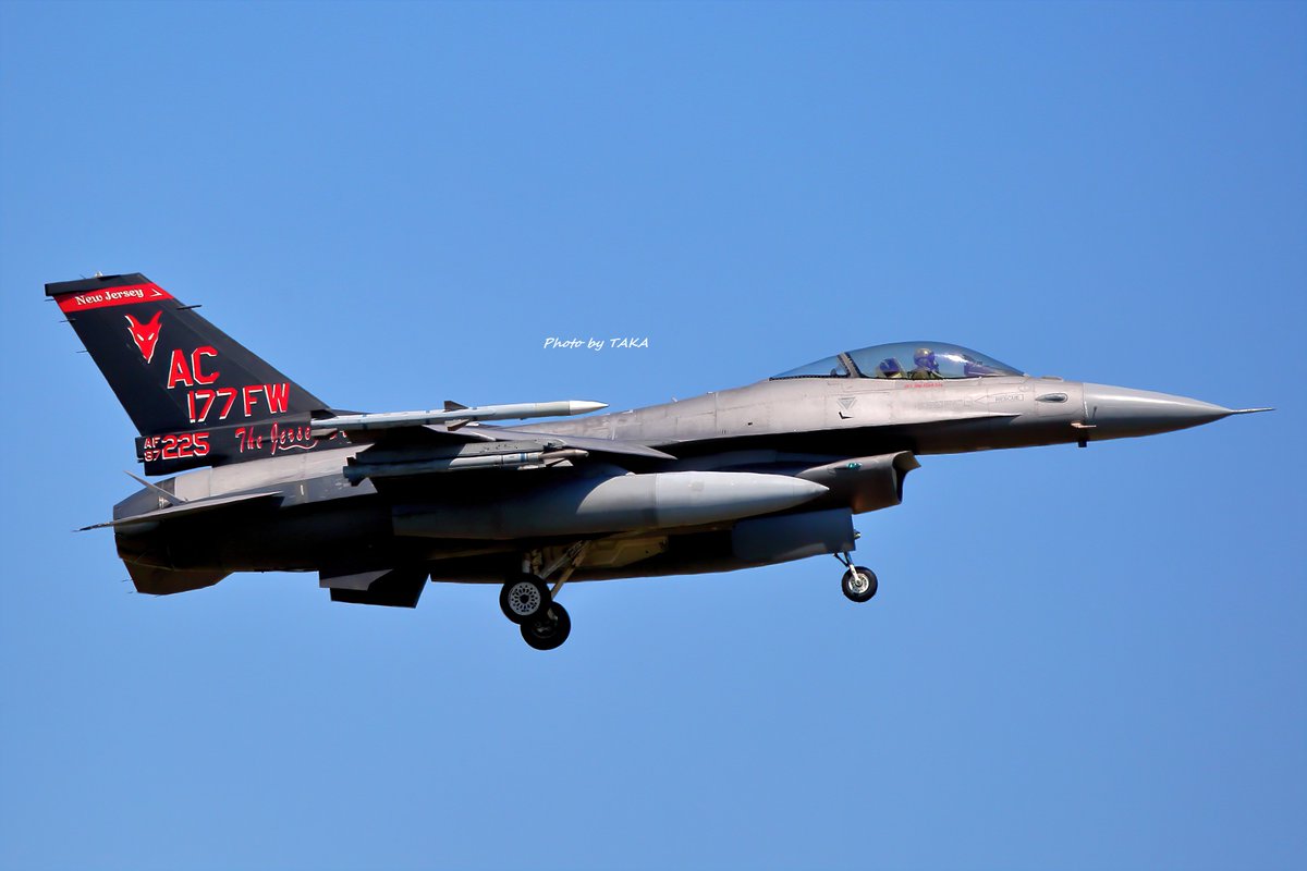 alice_herb's tweet image. 小松基地『レゾリュート・フォース・パシフィック』
New Jersey ANG 177FW 119FS "Jersey Devils"
F-16C Block30E 86-0328
F-16C Block30F 87-0225
F-16C Block30J 87-0346
F-16C Block30E 86-0352
ハブグラスに色付き、旧塗装に赤帯とバリエーション豊かすぎて撮影が捗ります。
2025.7.25 RJNK