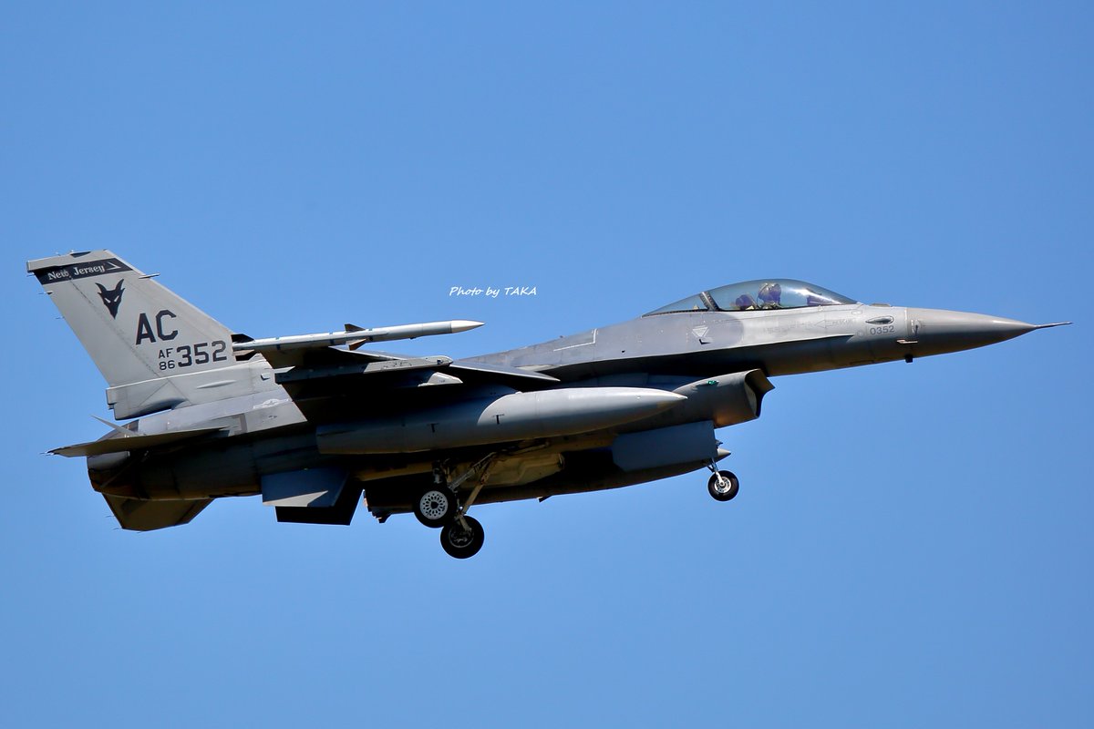 alice_herb's tweet image. 小松基地『レゾリュート・フォース・パシフィック』
New Jersey ANG 177FW 119FS "Jersey Devils"
F-16C Block30E 86-0328
F-16C Block30F 87-0225
F-16C Block30J 87-0346
F-16C Block30E 86-0352
ハブグラスに色付き、旧塗装に赤帯とバリエーション豊かすぎて撮影が捗ります。
2025.7.25 RJNK