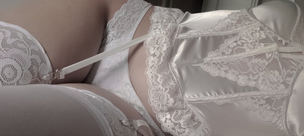 #SeductiveSunday; 🐇