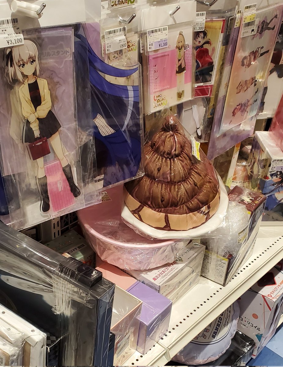 juliet3comet's tweet image. ケーキの帽子らしいですが、疲れているのかアレにしか見えなかった。