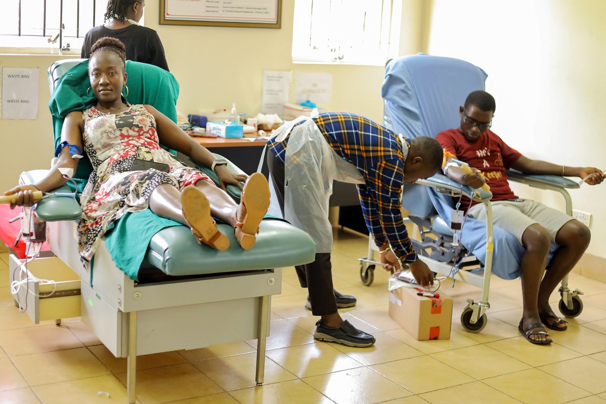 MakSaviour's tweet image. With love in Buhinga hospital,the #GoldenPosts team reflecting a sense of Humanity in practice by what flows out to the world to create an impact. @ObukamaBwaTooro