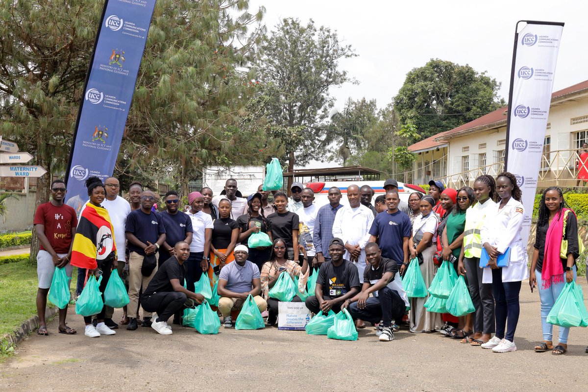 MakSaviour's tweet image. With love in Buhinga hospital,the #GoldenPosts team reflecting a sense of Humanity in practice by what flows out to the world to create an impact. @ObukamaBwaTooro
