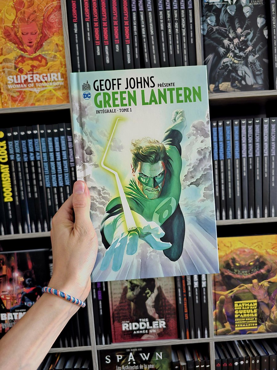 Yrithyll's tweet image. Je suis en train de me refaire le run de Geoff Johns sur Green Lantern et quel régal ! Johns ne lésine pas sur les détails, il prend le temps d'expliquer les événements passés en ouvrant la voie à une nouvelle ère pour les GL avec une partie graphique de haute volée 💚
#comics
