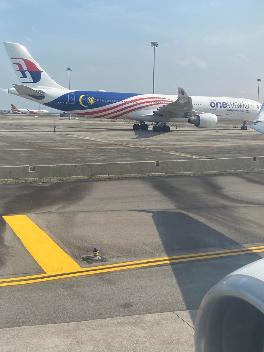 mohd_escobar's tweet image. Malaysia Airlines 9M - MTE with One World livery parked at Kuala Lumpur International Airport (KLIA) Terminal 1, Sunday 27 July 2025.