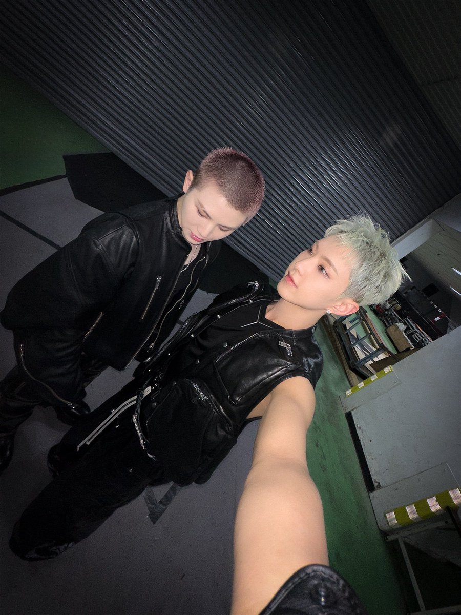 kook_u_u's tweet image. howoo beam comeback          howoo warning concert