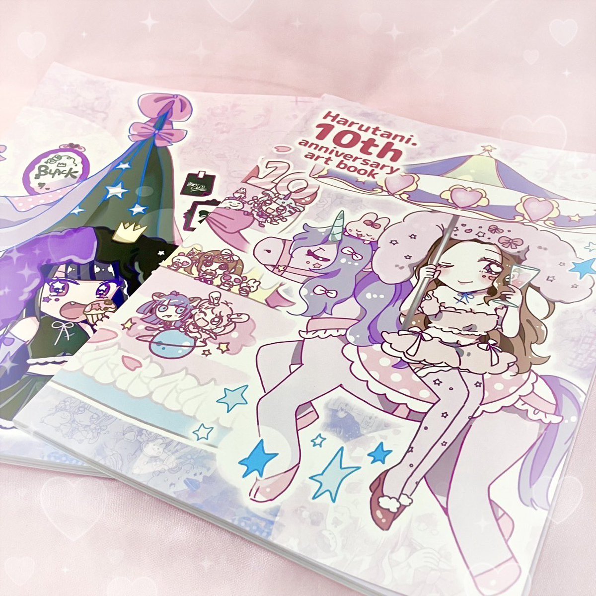 selectshopten2's tweet image. 【🏰tenten城NEWS】
illustrator はる谷。様
(@harutaniman)
🌟「10周年画集」
販売スタート❣️
⭕️はる谷。個展ツアー❣️
🏰大阪 10/4~10/13
📍tenten城
「ここから始まった、わたしだけのゆめ」
💗在廊日10/4.5.9.12.13
💗with ひろみんDAY 10/12
(@min_3h )