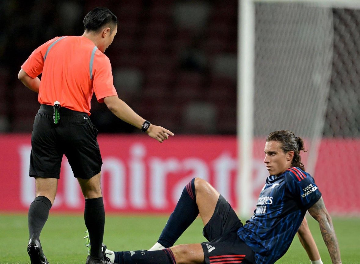 ArsenalFansFR's tweet image. 🏥 Riccardo Calafiori a été contraint de quitter le terrain en raison d'une blessure peu après la mi-temps.