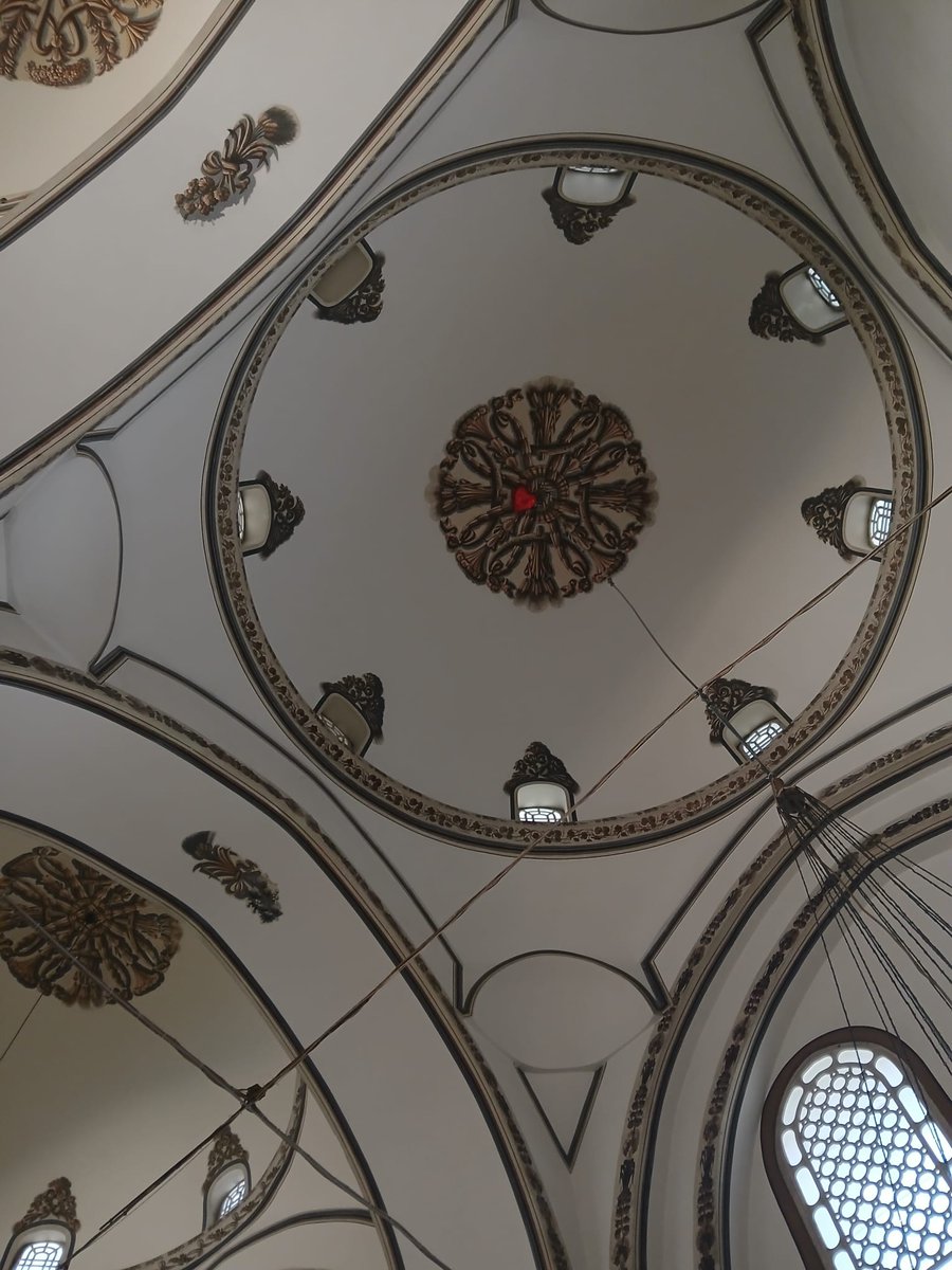 youareamoon's tweet photo. Bursa Ulu Cami kubbesinde kalpli balon park etmiş favlayan kalıcı aşkını bulsun❤️ https://t.co/NyFbCPYzPS