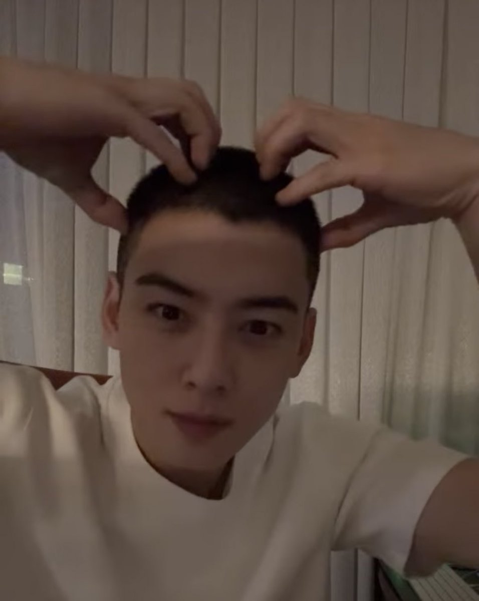 stanastro1602's tweet photo. WHY ARE YOU SO CUTE EVEN WHEN IT’S AN EMOTIONAL MOMENT?!🥲🫣

Eunwoo bear.🥹🐻

#CHAEUNWOO #차은우 https://t.co/N5Qf0Ca9UG