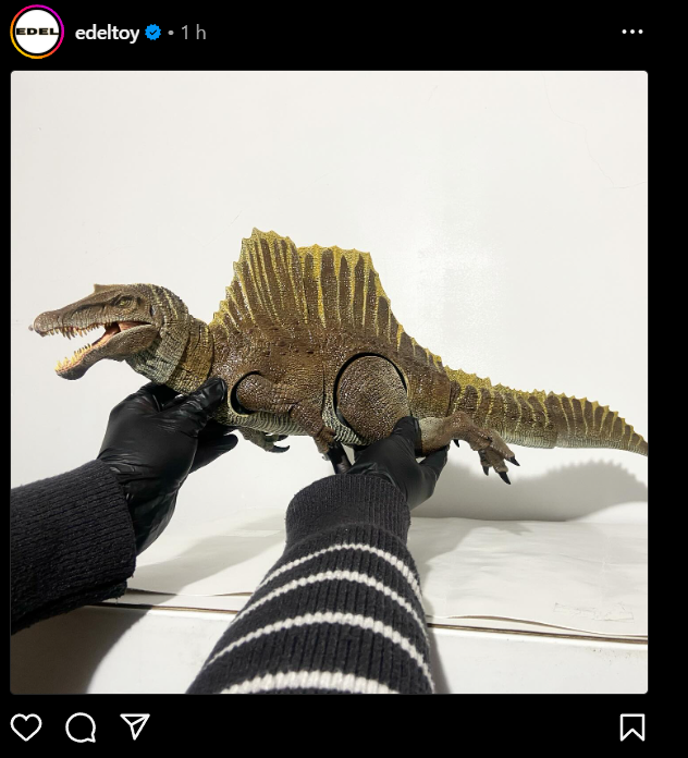 So, was this guy a scam or not? I always see him producing new Jurassic figures, but at the same time, I don't see anyone who actually has these models in their hands, hahaha, it's really strange.