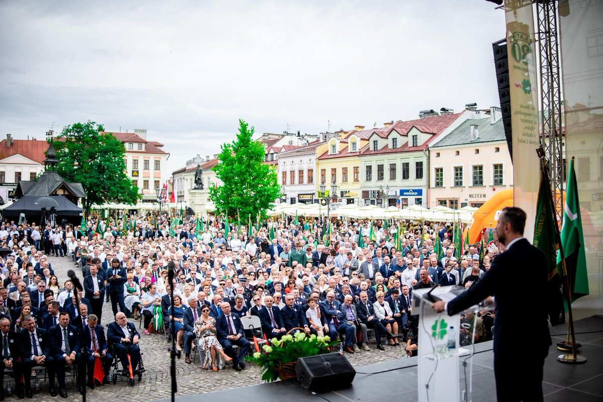 🍀 PSL (@nowepsl) on Twitter photo 💬 130 lat temu tu, w Rzeszowie, wszystko się zaczęło. To nie tylko święto historii PSL, ale początek Strategii Zwycięstwa dla Polski. WIN – Wielkie Inwestycje Narodowe – to nasza odpowiedź na wyzwania przyszłości. Polska potrzebuje zwycięstwa.
🍀<a href="/KosiniakKamysz/">Władysław Kosiniak-Kamysz</a>
📍#130latPSL 💬 130 lat temu tu, w Rzeszowie, wszystko się zaczęło. To nie tylko święto historii PSL, ale początek Strategii Zwycięstwa dla Polski. WIN – Wielkie Inwestycje Narodowe – to nasza odpowiedź na wyzwania przyszłości. Polska potrzebuje zwycięstwa.
🍀<a href="/KosiniakKamysz/">Władysław Kosiniak-Kamysz</a>
📍#130latPSL