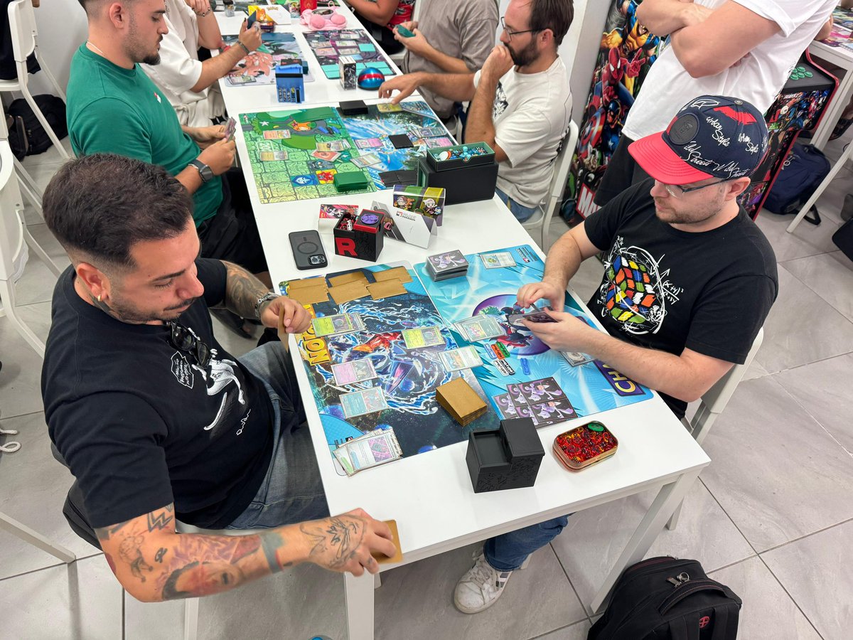 malaga_rockets's tweet photo. Los #MálagaRockets vuelven a hacerlo… 2 de nuestros agentes se presentaron hoy al #leaguechallenge de @LaCienagaHobby y coronaron los dos primeros escalones del podio 🥇🥈
@flackodoceuno @tupochan enhorabuena! #PokemonTCG https://t.co/cpCqo7be5K