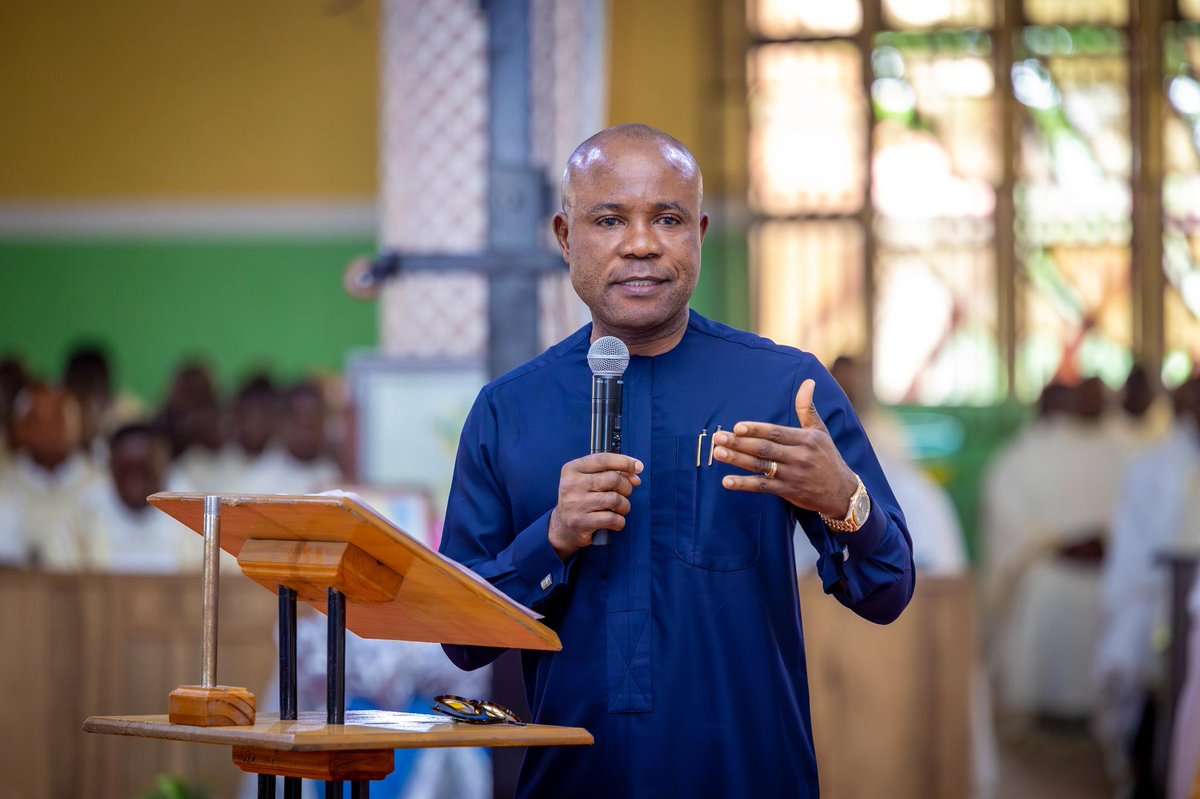 PNMbah's tweet image. I had the honour of joining the faithful at St. Mary’s Catholic Church, Udi, yesterday, to celebrate the Silver Jubilee of the Priestly Ordination of the Auxiliary Bishop of Enugu Diocese, Most Rev. Dr. Ernest Obodo, and his classmates.
On behalf of the government and the good…
