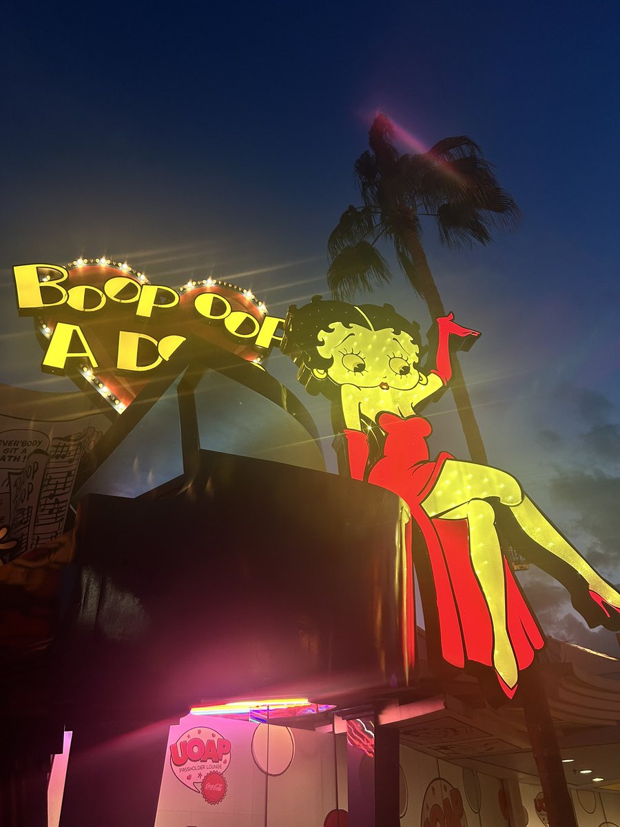 ryanlambrot's tweet image. Universal night