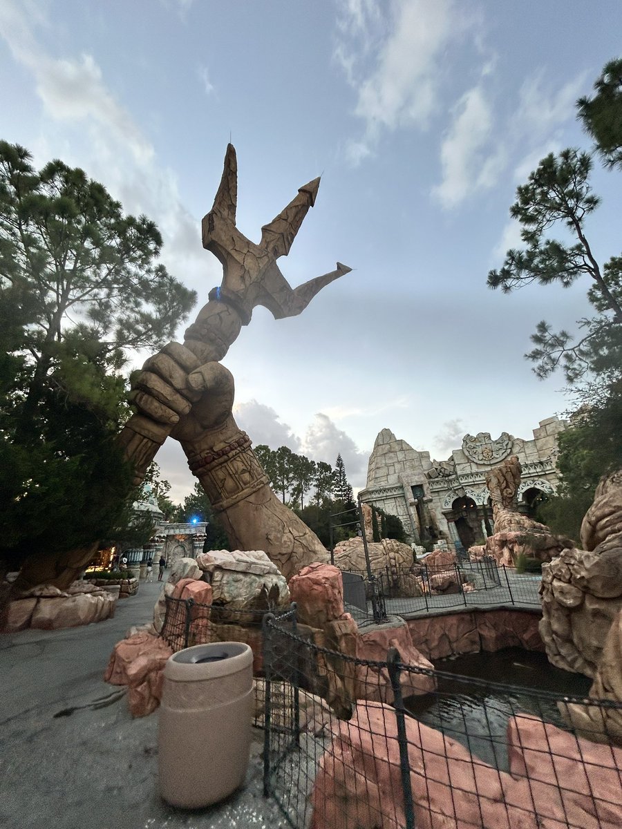 ryanlambrot's tweet image. Universal night
