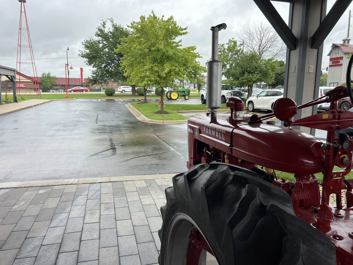 FredButt6's tweet image. Well we see IH is special treatment at the Machine Shed @maxarmstrong