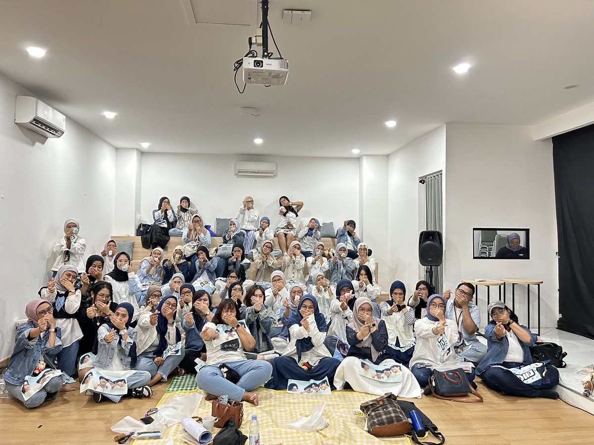 JaDiinProject's tweet photo. 🫧 Nobar Day6 Fanmeeting 🫧
              𝐏𝐈𝐄𝐑 𝟏𝟎: 𝐀𝐥𝐥 𝐌𝐲 𝐃𝐚𝐲𝐬

Terima kasih kami ucapkan kepada MyDay yang sudah datang ke event  hari ini
Maaf apabila masih banyak kekurangan dan hal tidak berkenan lainnya 

Terima kasih atas antusiasnya selama 2 minggu ini 🤟🏻🥰 https://t.co/kOOueZRXbb