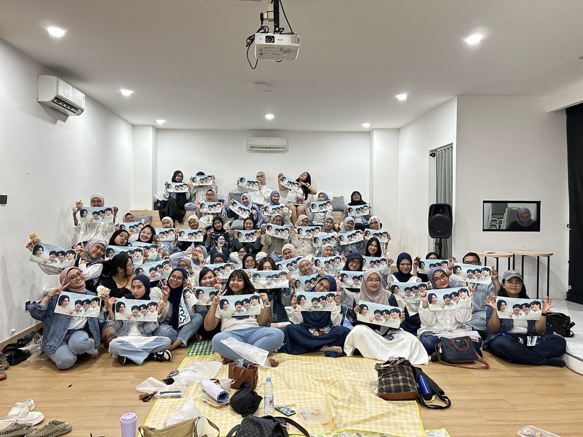 JaDiinProject's tweet photo. 🫧 Nobar Day6 Fanmeeting 🫧
              𝐏𝐈𝐄𝐑 𝟏𝟎: 𝐀𝐥𝐥 𝐌𝐲 𝐃𝐚𝐲𝐬

Terima kasih kami ucapkan kepada MyDay yang sudah datang ke event  hari ini
Maaf apabila masih banyak kekurangan dan hal tidak berkenan lainnya 

Terima kasih atas antusiasnya selama 2 minggu ini 🤟🏻🥰 https://t.co/kOOueZRXbb