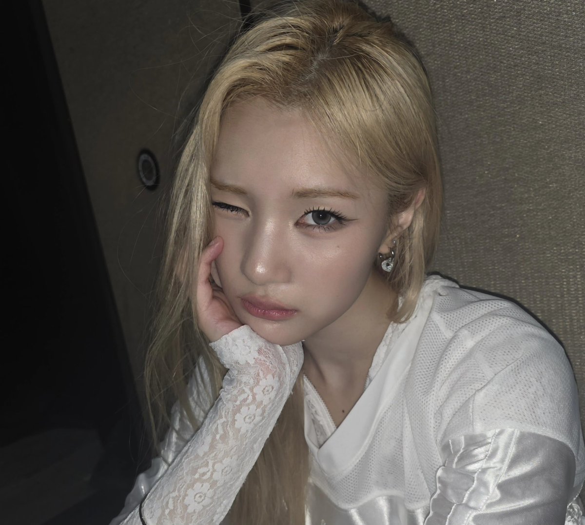 H2HLTLV's tweet image. 위버스 셀카 폭탄 달다...
