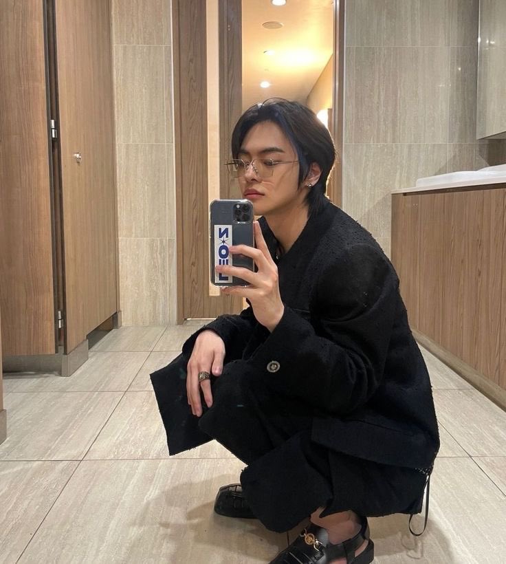sangwonthingz's tweet image. Already missed Leo’s long hair 💔