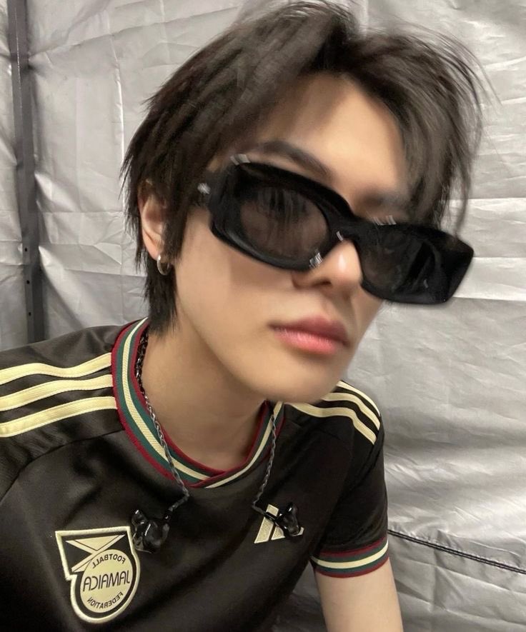 sangwonthingz's tweet image. Already missed Leo’s long hair 💔