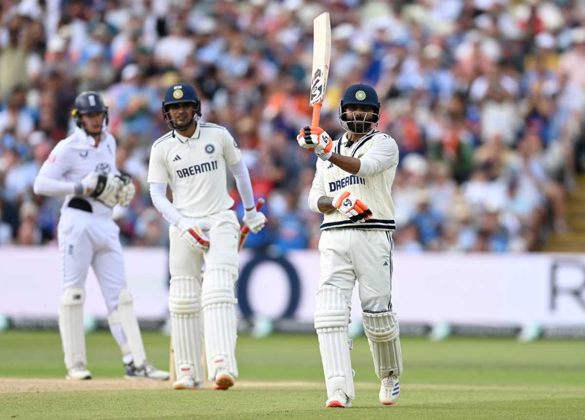 CricToPolitics's tweet image. Players with 1000 runs & 30 wickets in an away country:-
(1032, 42) - Wilfred Rhodes (ENG) in Australia
(1820, 62) - Garry Sobers (WI) in England
(1000*, 34) - Ravindra Jadeja (IND) in England