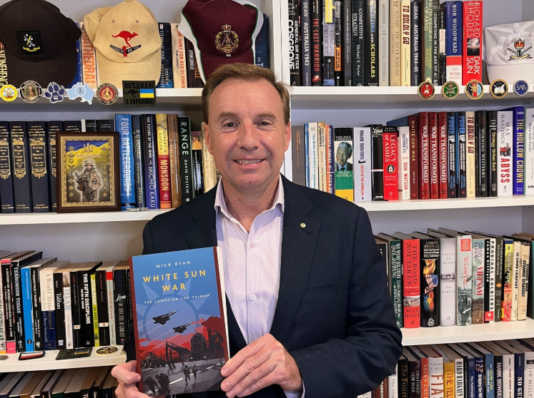 casematepub's tweet image. Mick Ryan is a strategist & retired major general from the Australian Army. He's served in Iraq, Afghanistan, & East Timor. Mick's book 'White Sun War' is a futuristic war novel about what a Chinese invasion of Taiwan might look like.
💻️: tinyurl.com/487xtju5