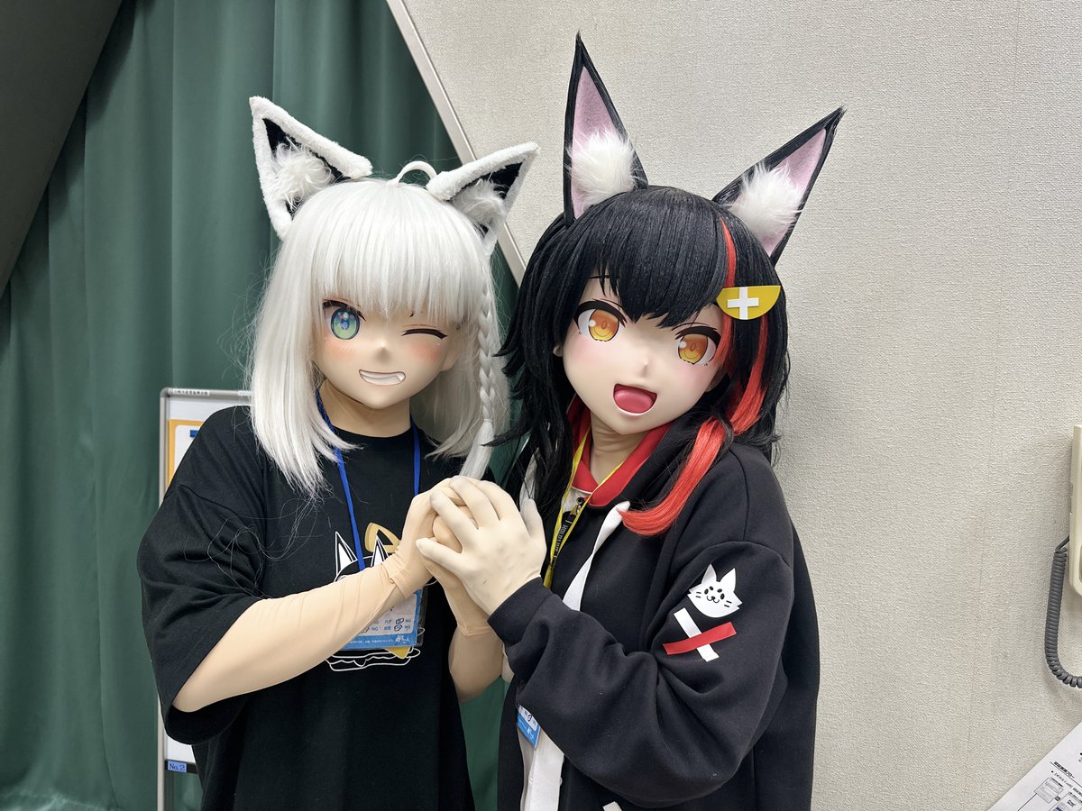 そして昨日ははしごでみけこんにも参加してました！
到着が6時ちょっと手前になってしまいわずかとなってしまいましたが楽しめて良かったです…！
🌲:<a href="/hiko6356/">氷狐</a> さん
📷:<a href="/Earth_1007/">アース</a> さん
#みけこん2025なつ 
#みおーん絵
#絵フブキ