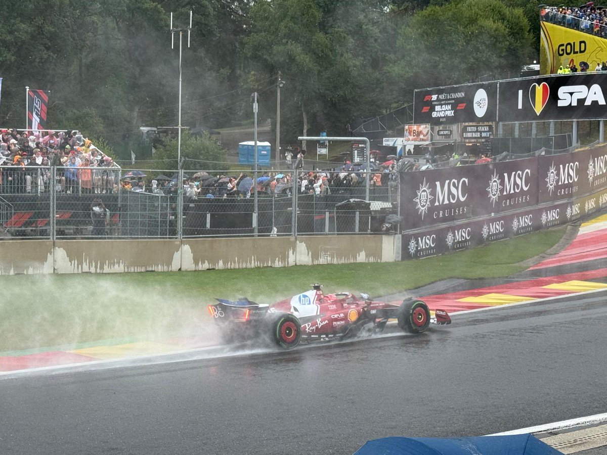 robertofunoat's tweet image. Giro dietro SC e subito bandiera rossa (altre foto) #F1 #BelgianGP #Race #RedFlag