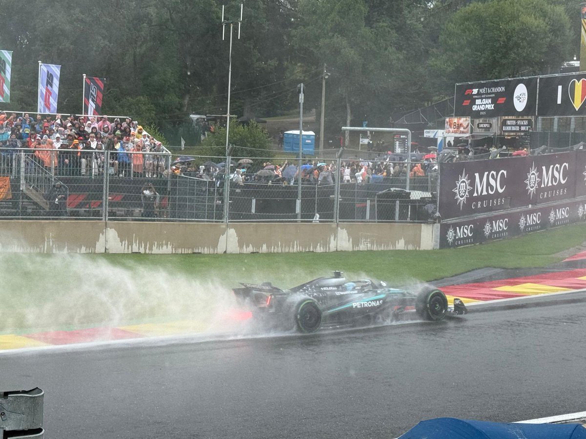 robertofunoat's tweet image. Giro dietro SC e subito bandiera rossa (altre foto) #F1 #BelgianGP #Race #RedFlag