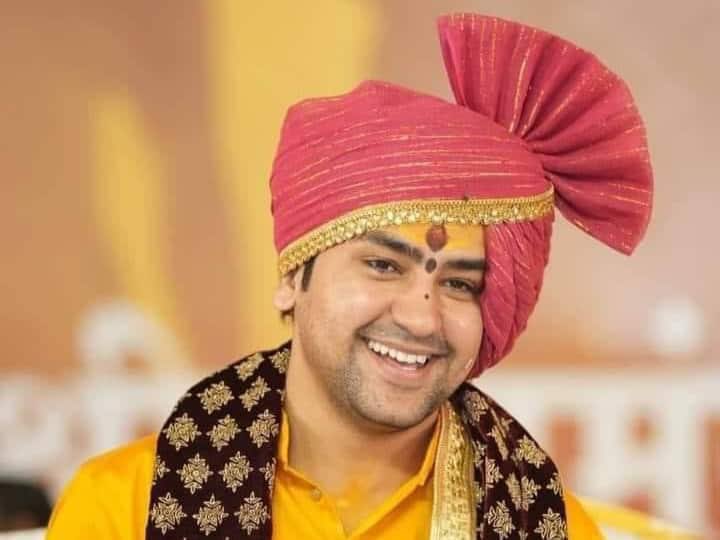 iamcharu_01's tweet image. काश महाराज जी मंदिर वाली घटना की पर्ची निकाल देते । इतने लोग मारने से बच जाते ।