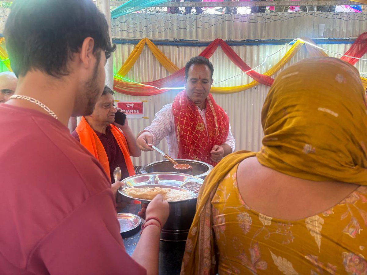 Sunil Sharma (@sunil_sharmabjp) on Twitter photo Had the privilege of distributing the Langer at Shalimar, Kishtwar, to provide wholesome meals to the devotees undertaking the sacred Machail Yatra. MLA Kishtwar Sushri <a href="/ShagunParihar_/">ShagunParihar</a> Ji also joined this noble initiative. Had the privilege of distributing the Langer at Shalimar, Kishtwar, to provide wholesome meals to the devotees undertaking the sacred Machail Yatra. MLA Kishtwar Sushri <a href="/ShagunParihar_/">ShagunParihar</a> Ji also joined this noble initiative.